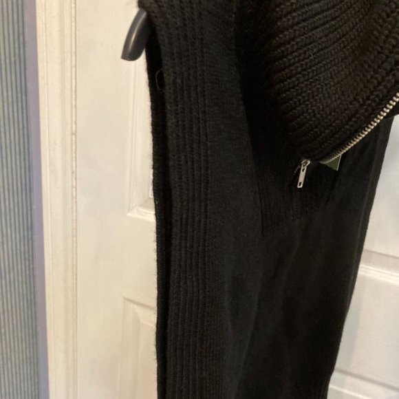 Black Open-Sided Vest With Zipper Neck - Picture 5 of 5